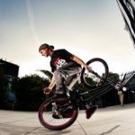 3949787-bicicleta_chico_truco-390×220