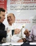 4151729-foto_macri_moyano_y_la_rosa_blanca_390-119×160