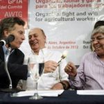 4151729-foto_macri_moyano_y_la_rosa_blanca_390-302×220