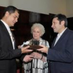 4388526-correa_democracia390-302×220